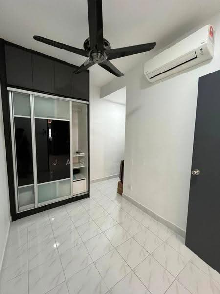 Pangsapuri untuk Disewa di Residensi Hijauan Lumayan - Jason Lee - Bedroom - PropertyGuru.com.my