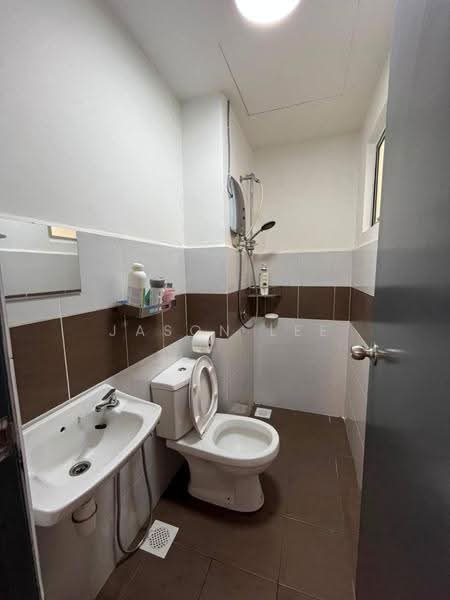 Pangsapuri untuk Disewa di Residensi Hijauan Lumayan - Jason Lee - Bathroom - PropertyGuru.com.my