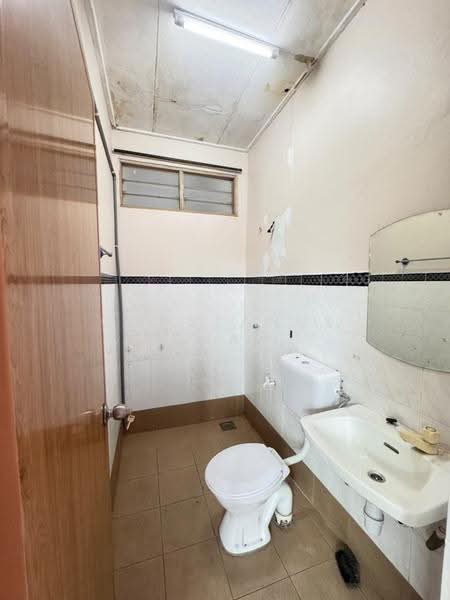 Rumah Teres untuk Disewa di Senai (Kulai) - Constance Chan - Bathroom - PropertyGuru.com.my