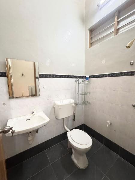 Rumah Teres untuk Disewa di Senai (Kulai) - Constance Chan - Bathroom - PropertyGuru.com.my