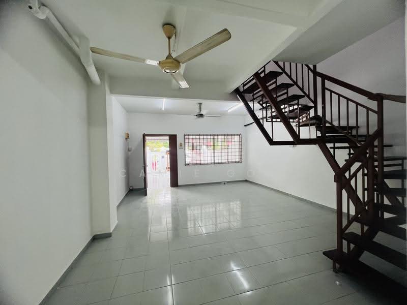 Rumah Teres 2-Tingkat untuk Dijual di Taman Merdeka (Batu Berendam) - Camie Goh - Living Room - PropertyGuru.com.my