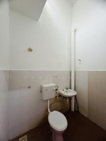 Rumah Teres 2-Tingkat untuk Dijual di Taman Merdeka (Batu Berendam) - Camie Goh - Bathroom - PropertyGuru.com.my