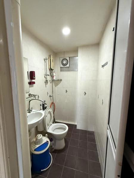 Pangsapuri untuk Disewa di Sri Kristal - Gan Chun Kai - Bathroom - PropertyGuru.com.my