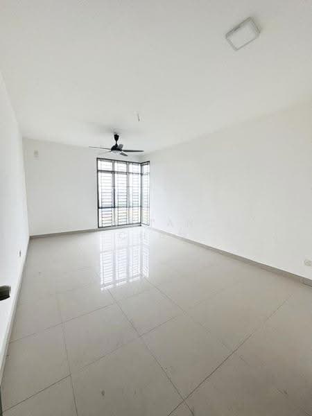 Kediaman Servis untuk Dijual di D'Ambience Residences (Pangsapuri Ikatan Flora) - Constance Chan - Living Room - PropertyGuru.com.my