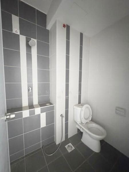 Kediaman Servis untuk Dijual di D'Ambience Residences (Pangsapuri Ikatan Flora) - Constance Chan - Bathroom - PropertyGuru.com.my