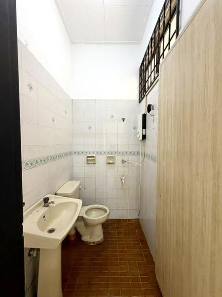 Rumah Teres 1-Tingkat untuk Dijual di Taman Daya (Johor Bahru) - Calvin Lee - Bathroom - PropertyGuru.com.my