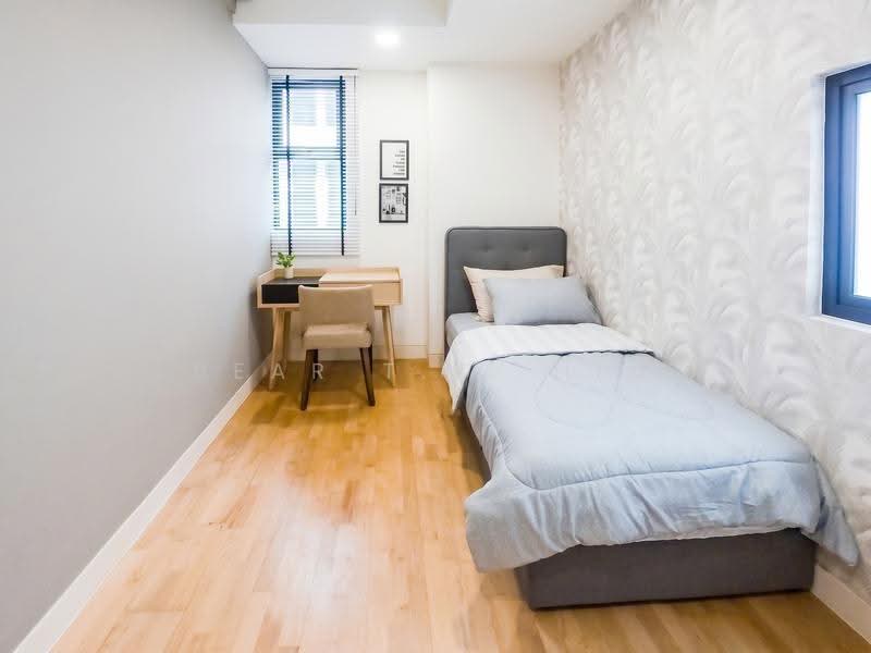 Kediaman Servis untuk Dijual di Radia Residences - Bear T.Y. Him - Bedroom - PropertyGuru.com.my