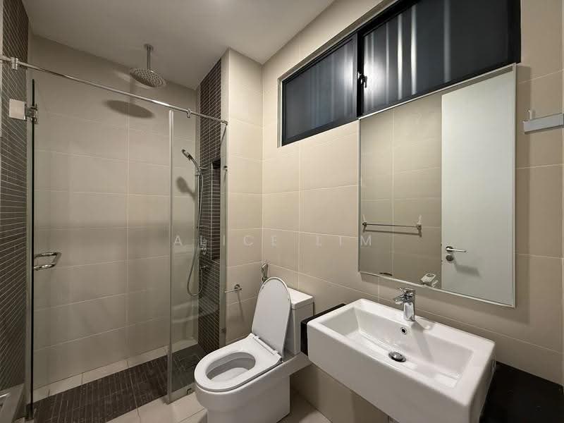 Kediaman Servis untuk Disewa di The Sentral Suites - Alice Lim - Bathroom - PropertyGuru.com.my