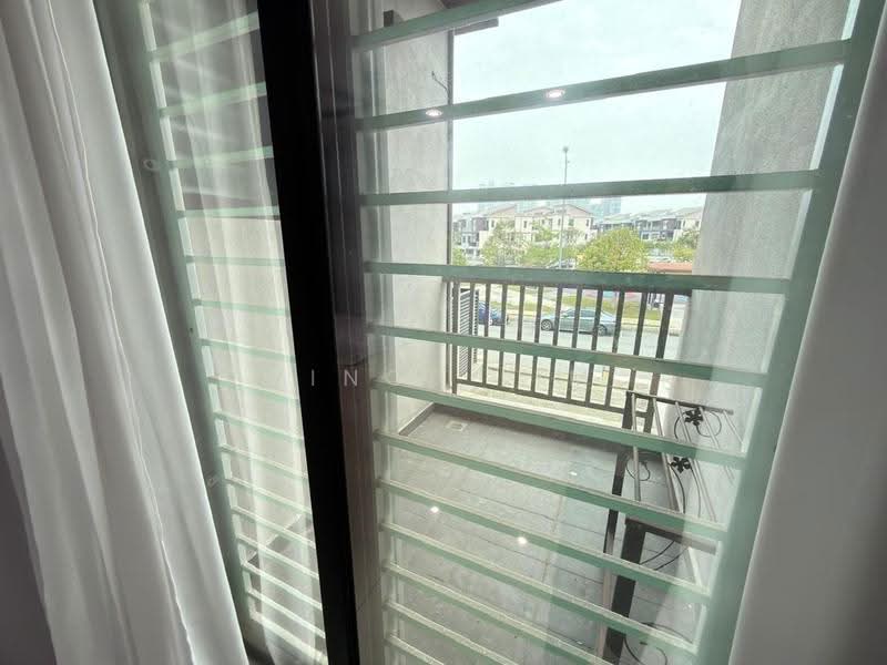 Rumah Bandar untuk Dijual di Kajang (Selangor) - Vince Lim - Balcony - PropertyGuru.com.my