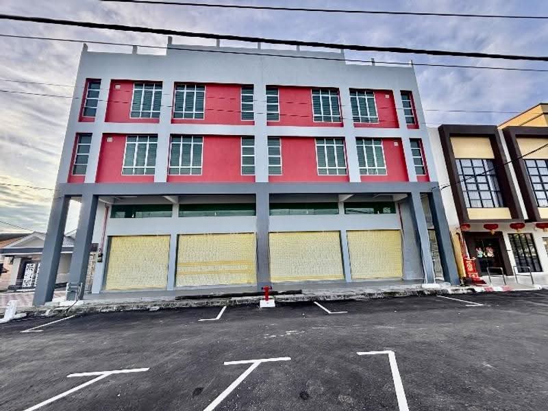 Retail Space untuk Disewa di Taman Teluk Intan (Teluk Intan) - Fennie Tee - Exterior - PropertyGuru.com.my