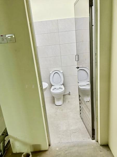 Retail Space untuk Disewa di Taman Teluk Intan (Teluk Intan) - Fennie Tee - Toilet - PropertyGuru.com.my