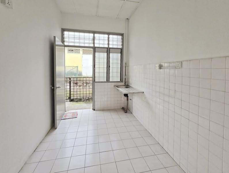 1-storey Terraced House for Sale in Taman Bunga Negara (Shah Alam) - Kevin Look - Kitchen - PropertyGuru.com.my
