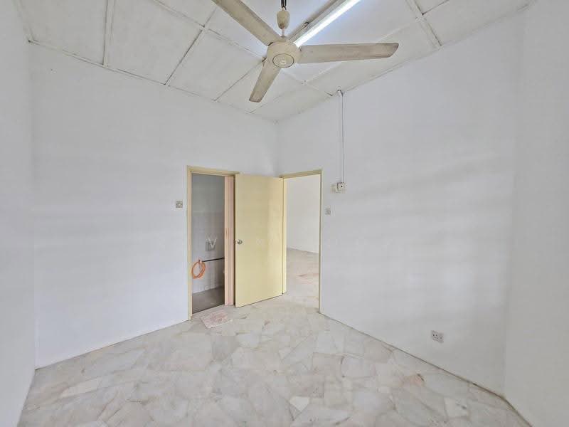 1-storey Terraced House for Sale in Taman Bunga Negara (Shah Alam) - Kevin Look - Interior - PropertyGuru.com.my