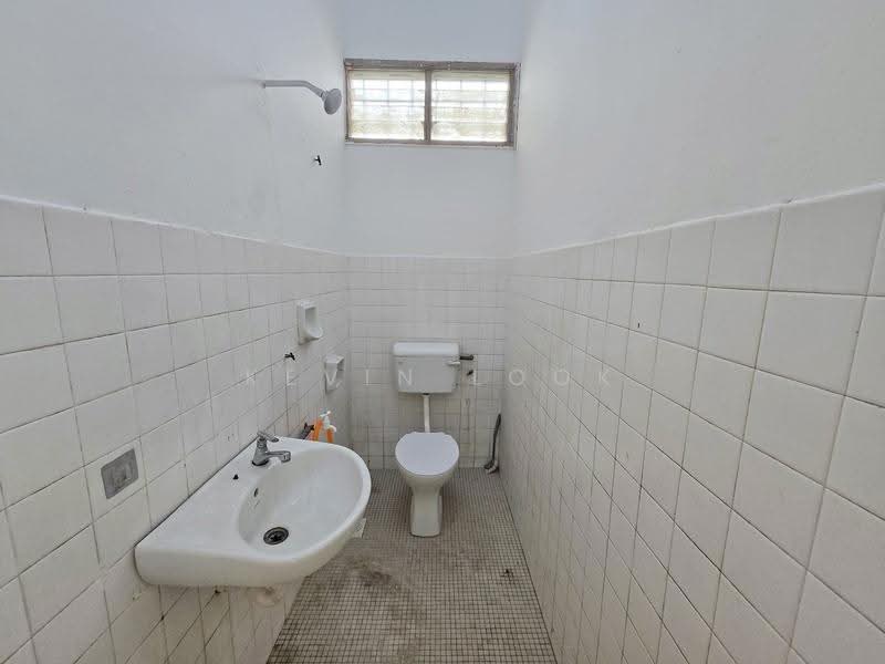 1-storey Terraced House for Sale in Taman Bunga Negara (Shah Alam) - Kevin Look - Bathroom - PropertyGuru.com.my