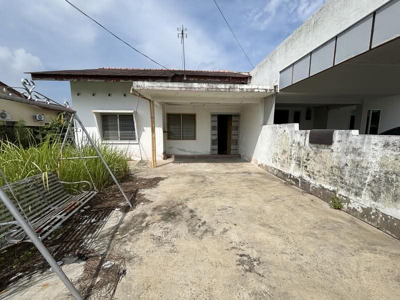 Semi-Detached House for Sale in Teluk Intan (Perak) - Fennie Tee - PropertyGuru.com.my
