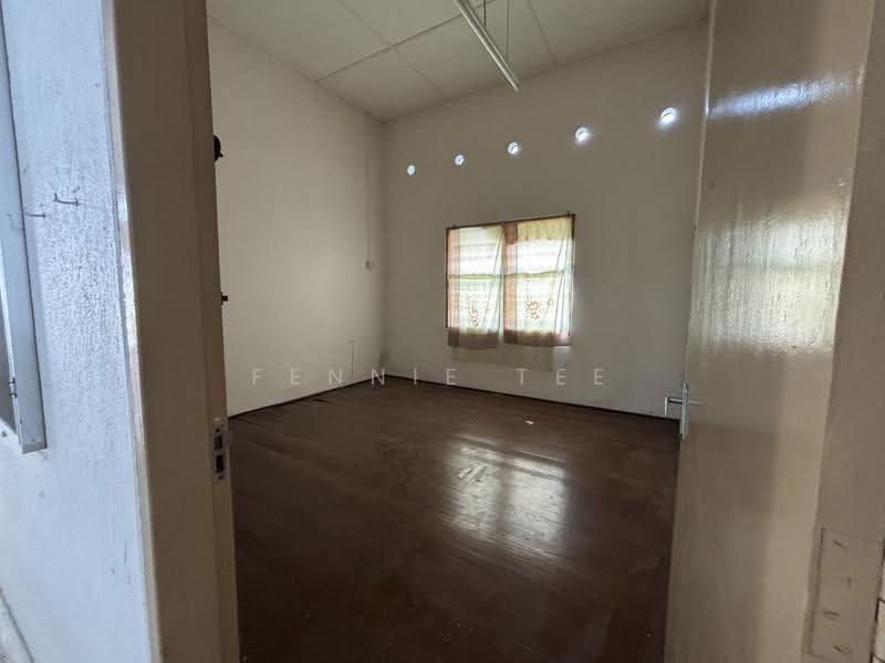 Semi-Detached House for Sale in Teluk Intan (Perak) - Fennie Tee - Bedroom - PropertyGuru.com.my