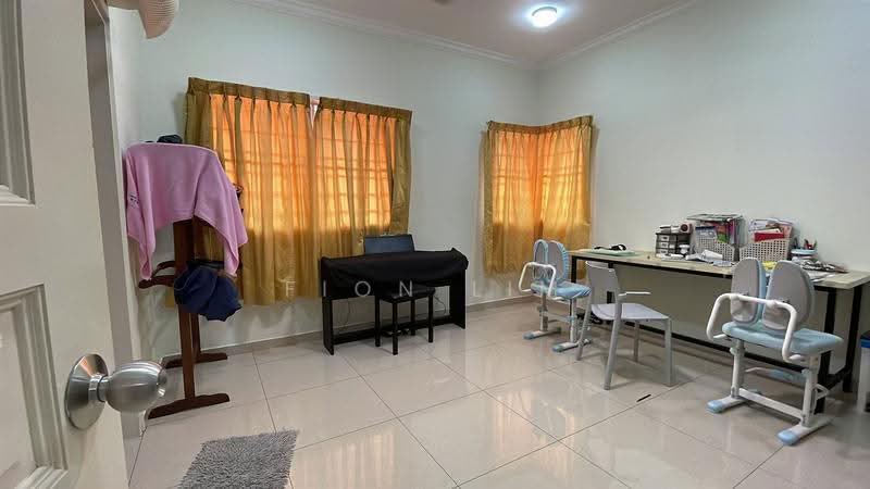 Bungalow House for Sale in Taman Bukit Tiram (Ulu Tiram) - Fion Lim - Study - PropertyGuru.com.my