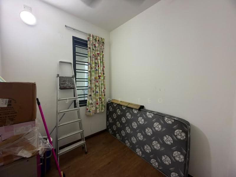 Kediaman Servis untuk Dijual di Country Garden Central Park - Janice Teo - Bedroom - PropertyGuru.com.my