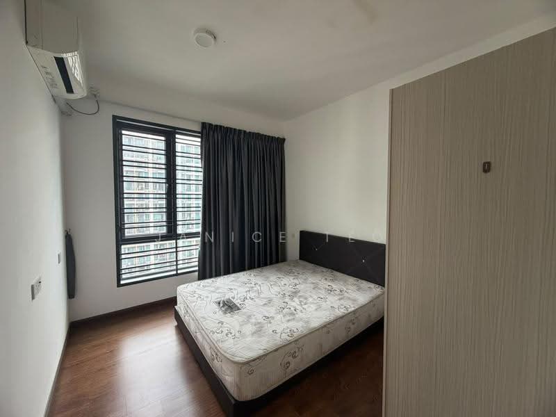 Kediaman Servis untuk Dijual di Country Garden Central Park - Janice Teo - Bedroom - PropertyGuru.com.my