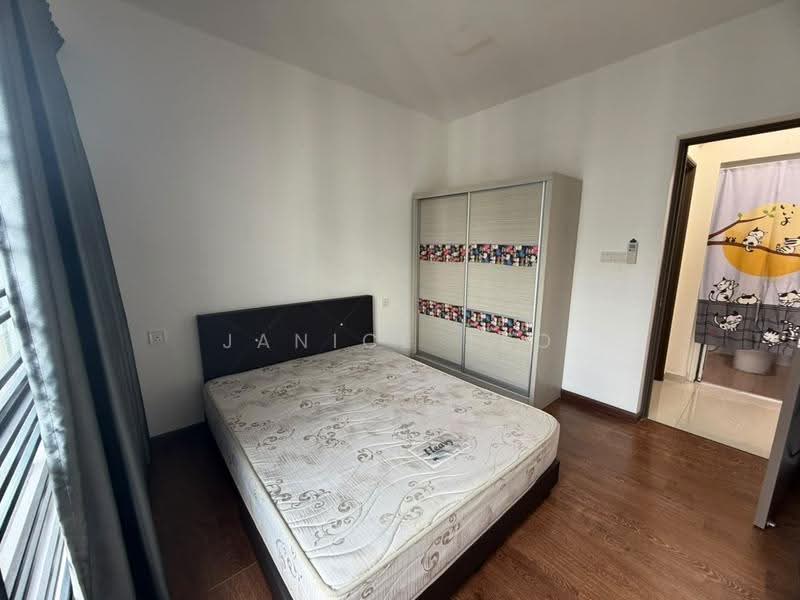 Kediaman Servis untuk Dijual di Country Garden Central Park - Janice Teo - Bedroom - PropertyGuru.com.my