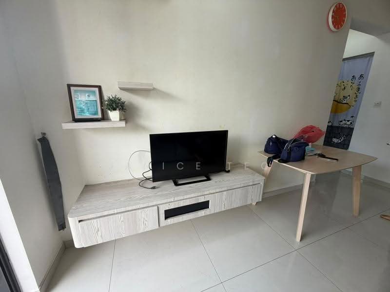 Kediaman Servis untuk Dijual di Country Garden Central Park - Janice Teo - Living Room - PropertyGuru.com.my