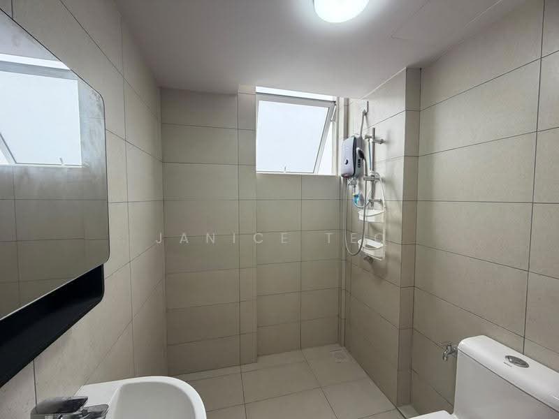 Kediaman Servis untuk Dijual di Vista Tiara (MBW Bay) - Janice Teo - Bathroom - PropertyGuru.com.my