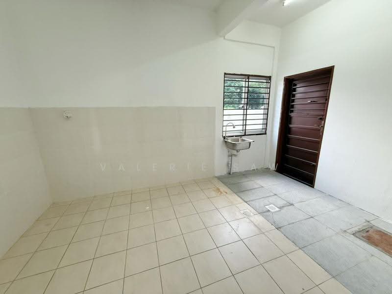 2-storey Terraced House for Rent in Taman Setia Indah (Tebrau) - Valerie Saw - Kitchen - PropertyGuru.com.my