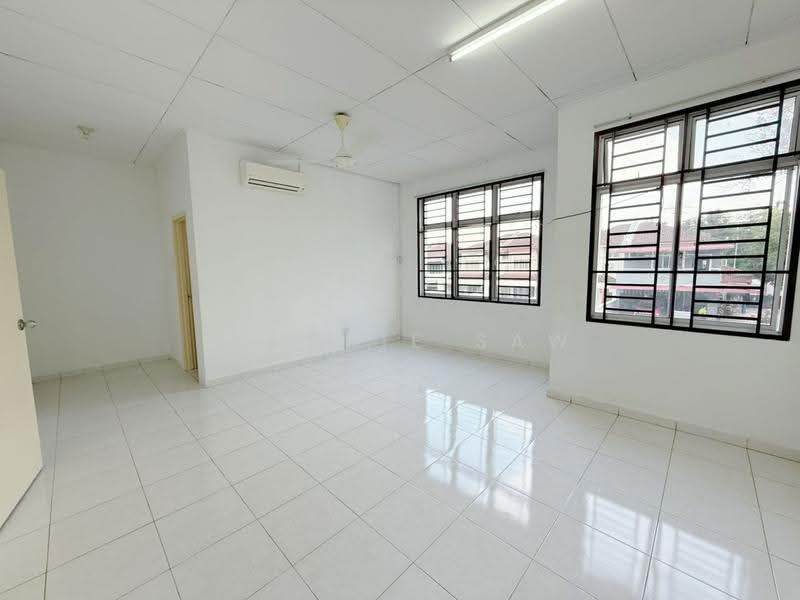 2-storey Terraced House for Rent in Taman Setia Indah (Tebrau) - Valerie Saw - Living Room - PropertyGuru.com.my