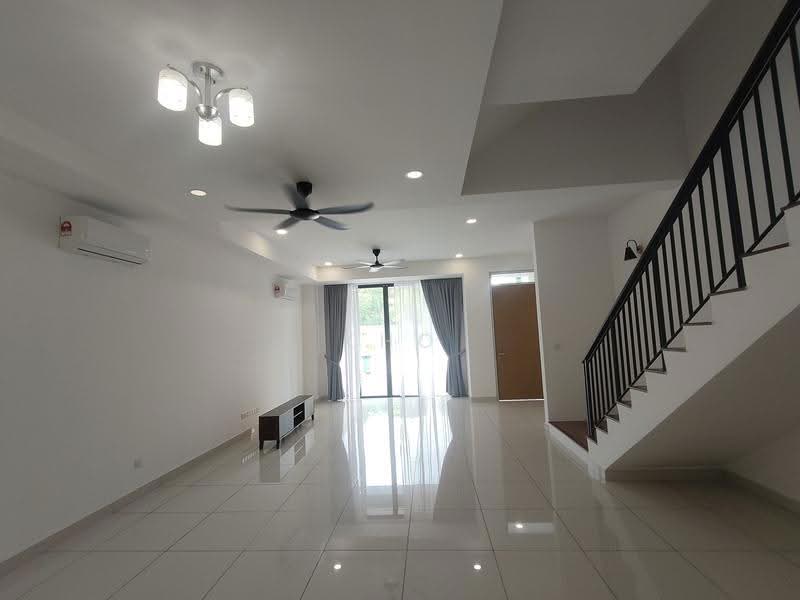Rumah Teres 3-Tingkat untuk Disewa di BANDAR PUCHONG JAYA (Puchong) - Kho Daniel - Living Room - PropertyGuru.com.my