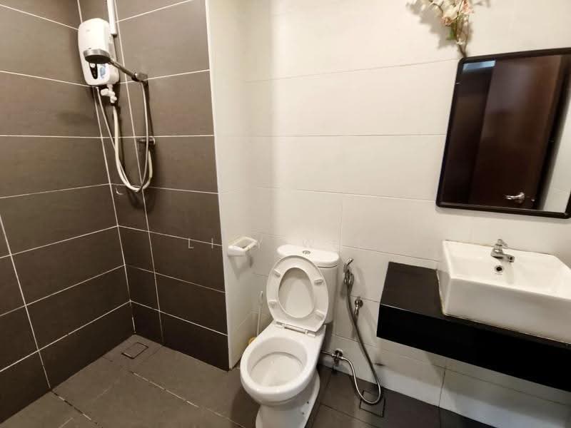 Service Residence for Sale at KSL Residence @ Daya - Lily Wee - Bathroom - PropertyGuru.com.my