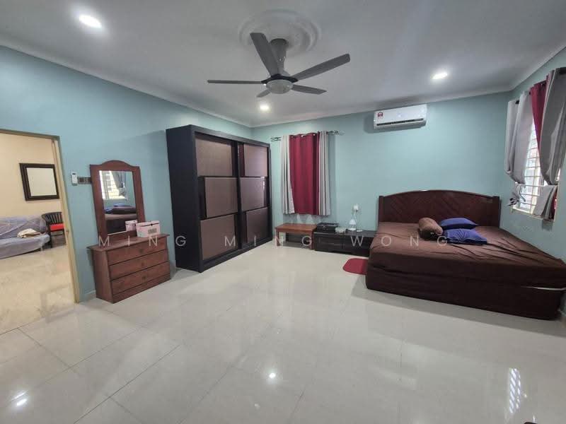 Rumah Teres untuk Disewa di Bandar Country Homes (Rawang) - Ming Ming Wong - Bedroom - PropertyGuru.com.my