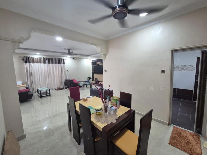 Rumah Teres untuk Disewa di Bandar Country Homes (Rawang) - Ming Ming Wong - Living Room - PropertyGuru.com.my