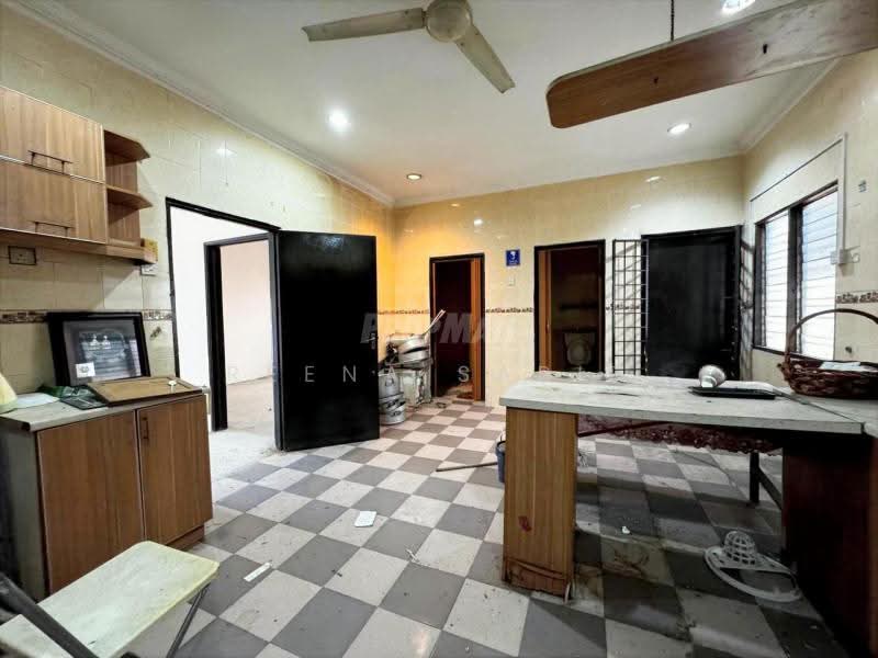 Bungalow House for Sale in Keramat (Kuala Lumpur) - Reena Sarif - Kitchen - PropertyGuru.com.my