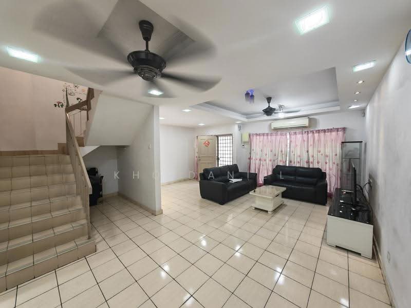 2-storey Terraced House for Sale in Taman Putra Prima (Puchong) - Kho Daniel - Living Room - PropertyGuru.com.my