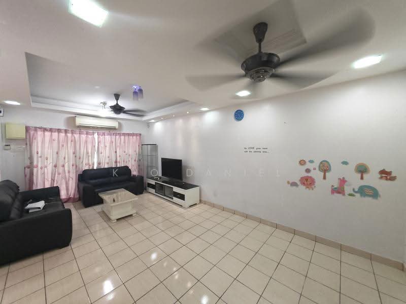2-storey Terraced House for Sale in Taman Putra Prima (Puchong) - Kho Daniel - Living Room - PropertyGuru.com.my
