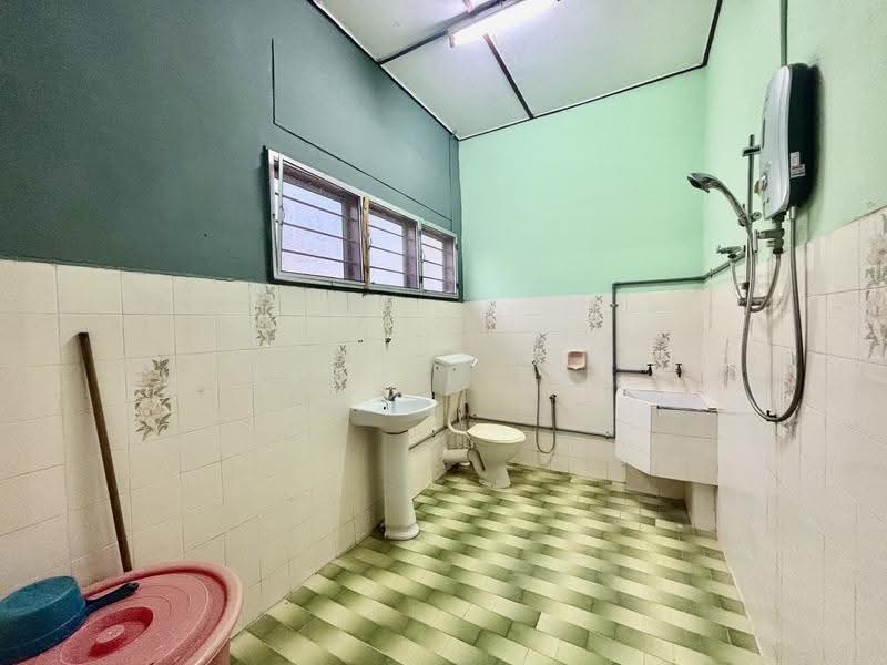 Semi-Detached House for Sale in Taman Manggis (Teluk Intan) - Fennie Tee - Bathroom - PropertyGuru.com.my