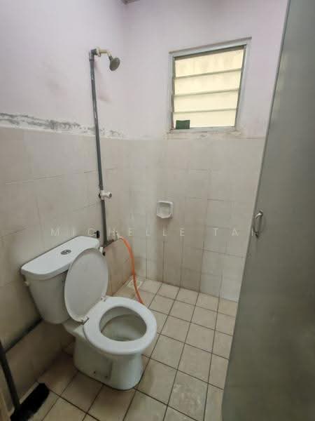 Pangsapuri untuk Dijual di Baiduri Court Apartment - Michelle Tai - Bathroom - PropertyGuru.com.my