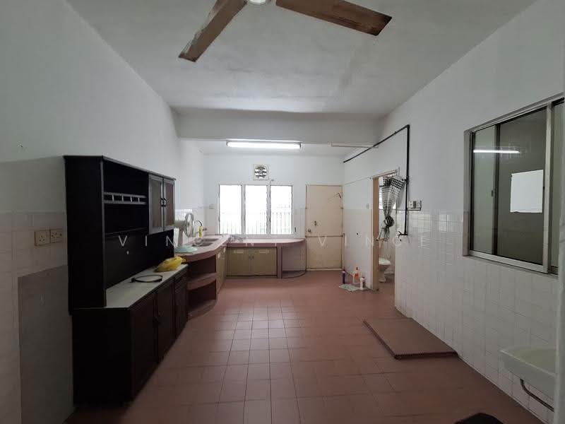 2-storey Terraced House for Sale in Seri Kembangan (Selangor) - Vincent Vince - Kitchen - PropertyGuru.com.my