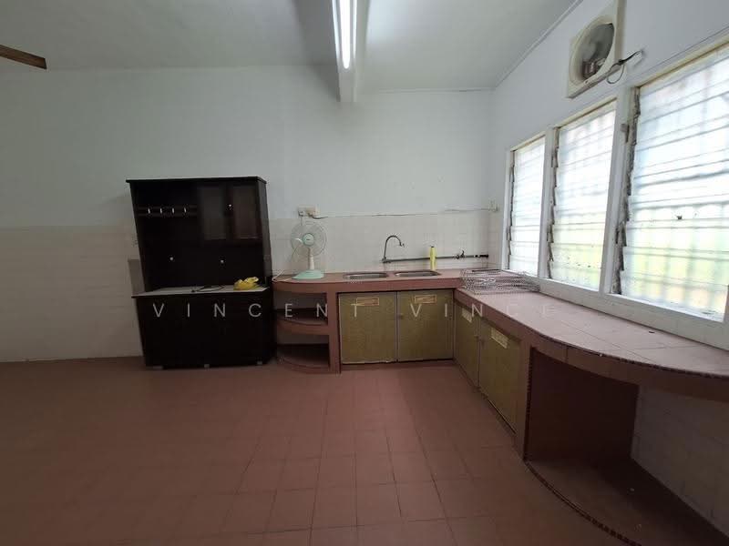 2-storey Terraced House for Sale in Seri Kembangan (Selangor) - Vincent Vince - Kitchen - PropertyGuru.com.my
