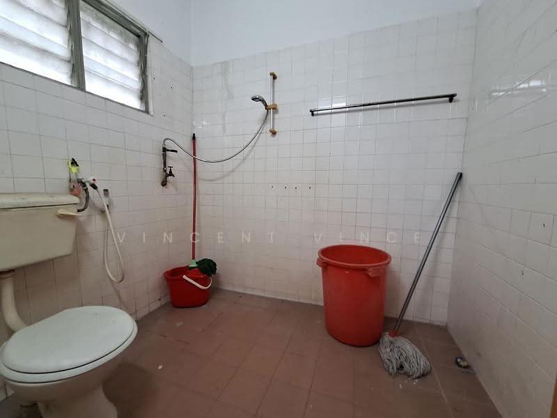 2-storey Terraced House for Sale in Seri Kembangan (Selangor) - Vincent Vince - Bathroom - PropertyGuru.com.my