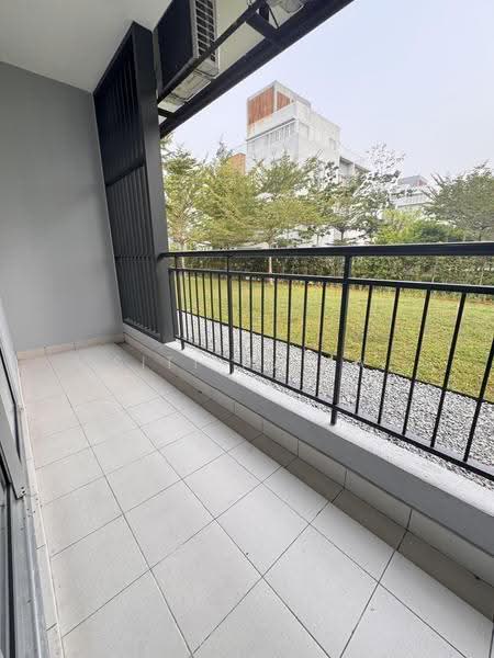 Kondominium untuk Dijual di Sanderling Lakefront - Siti Haila - Balcony - PropertyGuru.com.my