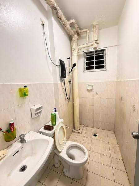 Kediaman Servis untuk Dijual di Sri Akasia - Yvonne Lim - Bathroom - PropertyGuru.com.my