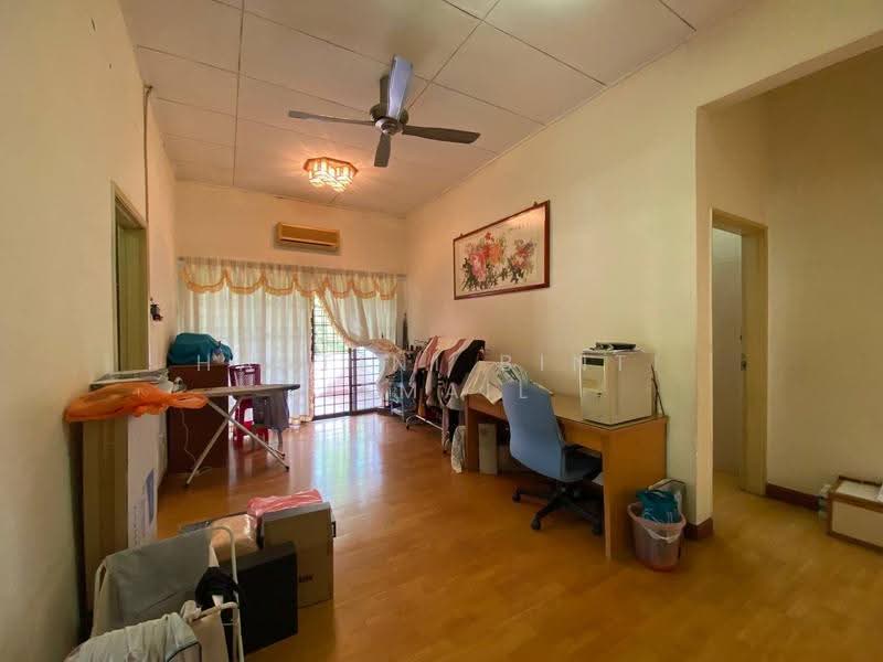 Rumah Teres 2-Tingkat untuk Dijual di Bukit Jelutong (Shah Alam) - Hartini Binti Ismail - Living Room - PropertyGuru.com.my