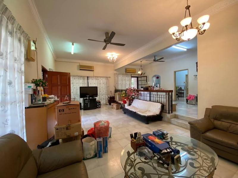Rumah Teres 2-Tingkat untuk Dijual di Bukit Jelutong (Shah Alam) - Hartini Binti Ismail - Living Room - PropertyGuru.com.my
