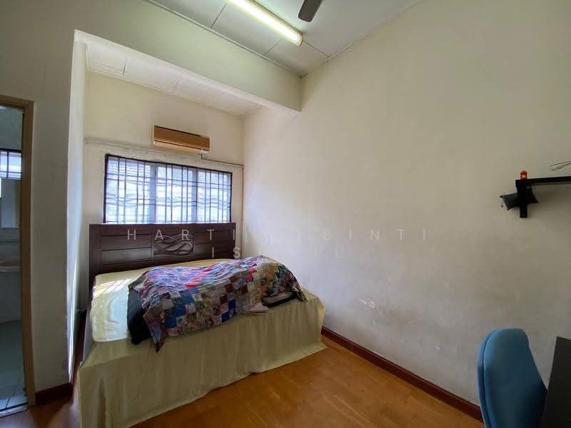 Rumah Teres 2-Tingkat untuk Dijual di Bukit Jelutong (Shah Alam) - Hartini Binti Ismail - Bedroom - PropertyGuru.com.my