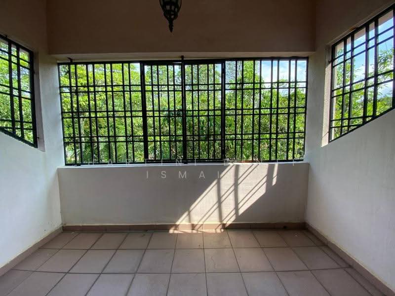 Rumah Teres 2-Tingkat untuk Dijual di Bukit Jelutong (Shah Alam) - Hartini Binti Ismail - Balcony - PropertyGuru.com.my