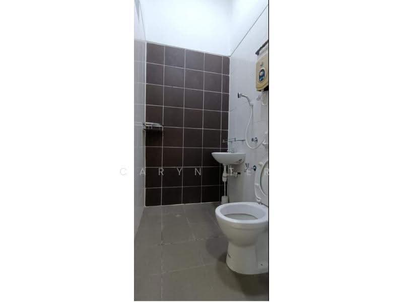 2-storey Terraced House for Rent in Taman Molek (Johor Bahru) - Caryn Ter - Bathroom - PropertyGuru.com.my