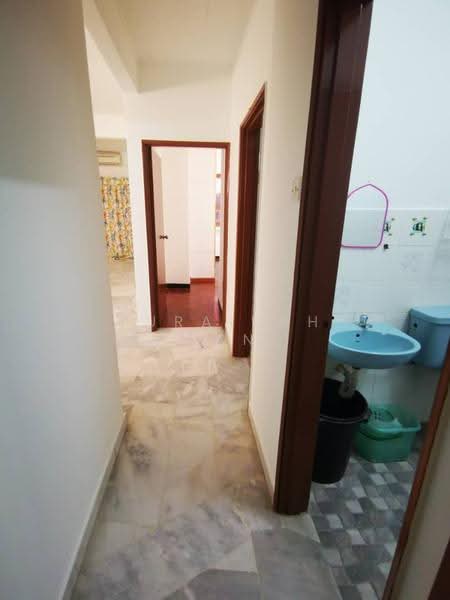 Kondominium untuk Dijual di Sri Ayu - Zuraidah Dan - Corridor - PropertyGuru.com.my