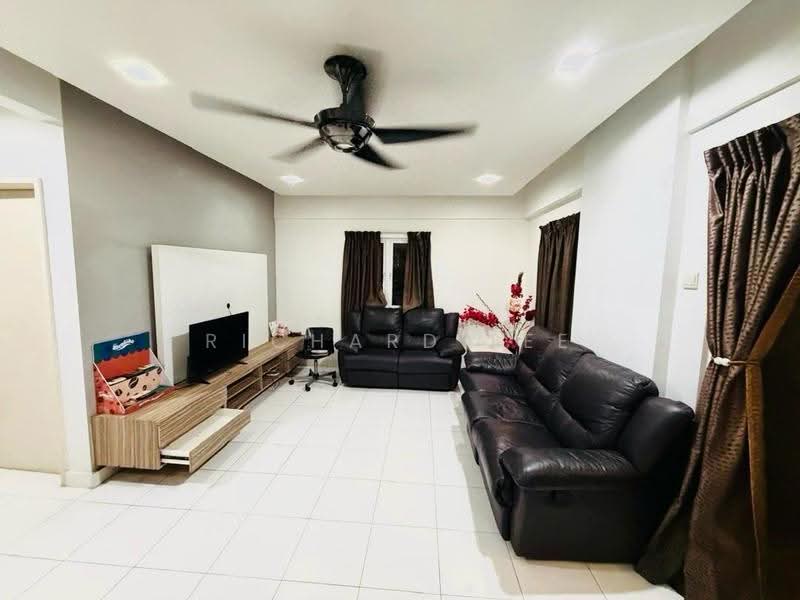 Kondominium untuk Dijual di First Residence (Residensi Unggul) - Richard Lee - Living Room - PropertyGuru.com.my
