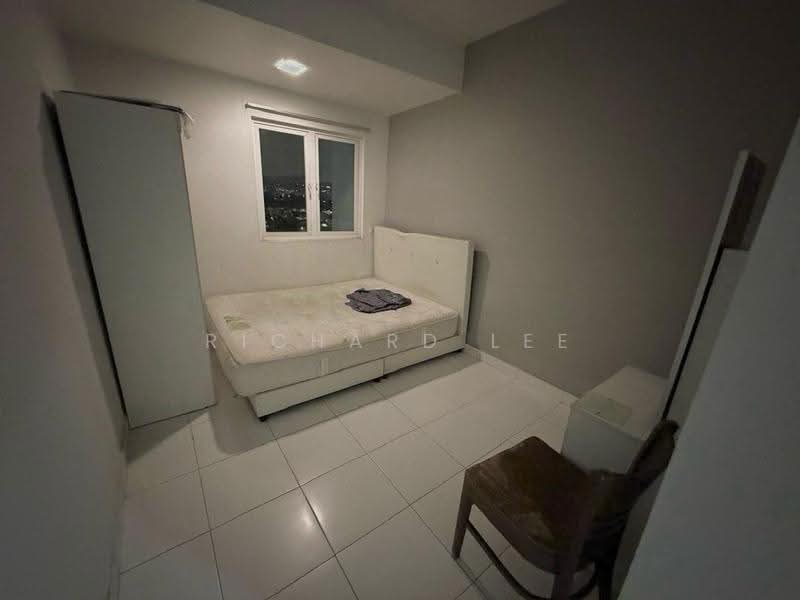 Kondominium untuk Dijual di First Residence (Residensi Unggul) - Richard Lee - Bedroom - PropertyGuru.com.my